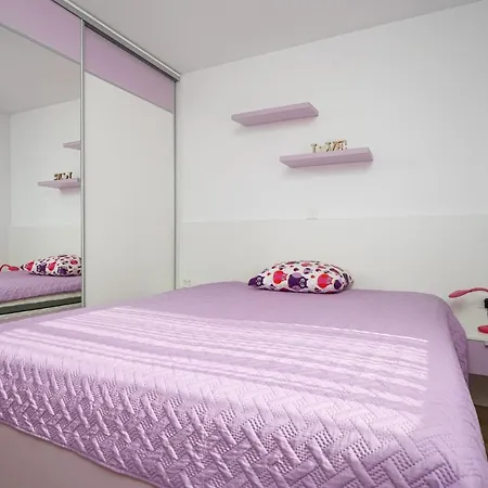 公寓 Olive Balcony Vodice-srima 斯里马