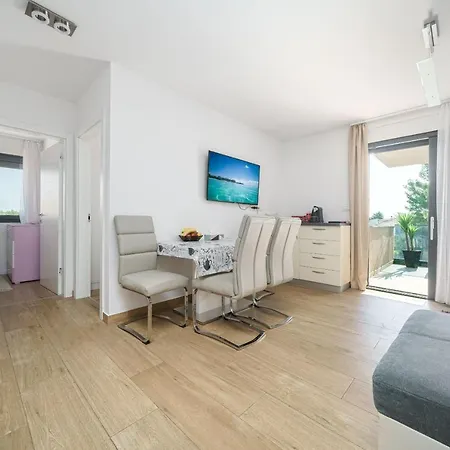 Apartman Olive Balcony Vodice-srima Srima