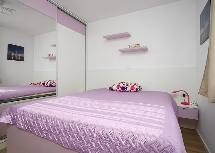 公寓 Olive Balcony Vodice-srima 斯里马